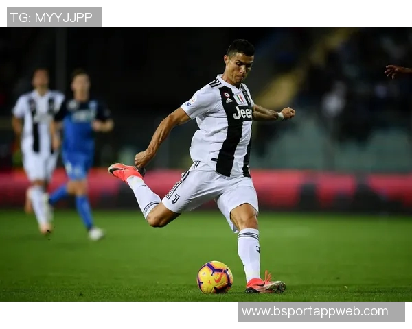 C罗昔日尤文队友工地打拼走红25岁因伤退役成励志典范 C罗昔日尤文队友工地打拼走红25岁因伤退役成励志典范