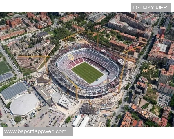 网红博主分享免费观赛秘诀：成为诺坎普建筑工人享受巴萨比赛